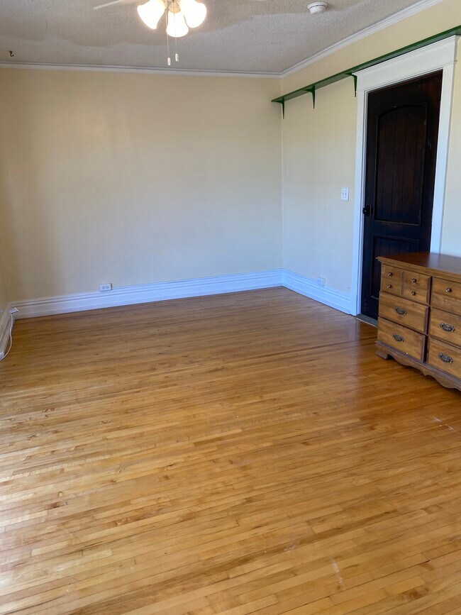 Foto del edificio - 327 E 6th St