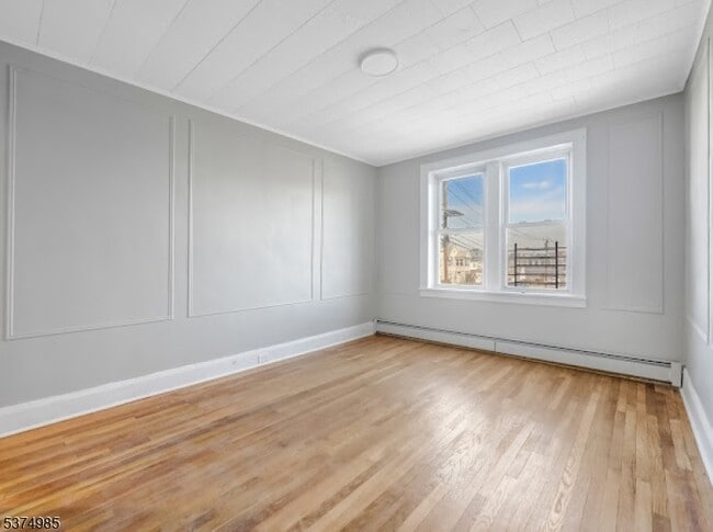 Building Photo - 102 Genessee Ave