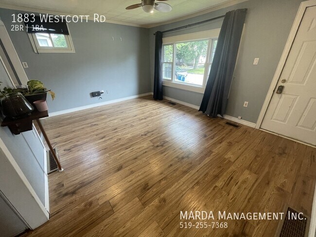 Photo du bâtiment - BEAUTIFUL 2 BED/1 BATH BUNGALOW IN EAST WINDSOR! + UTILITIES!