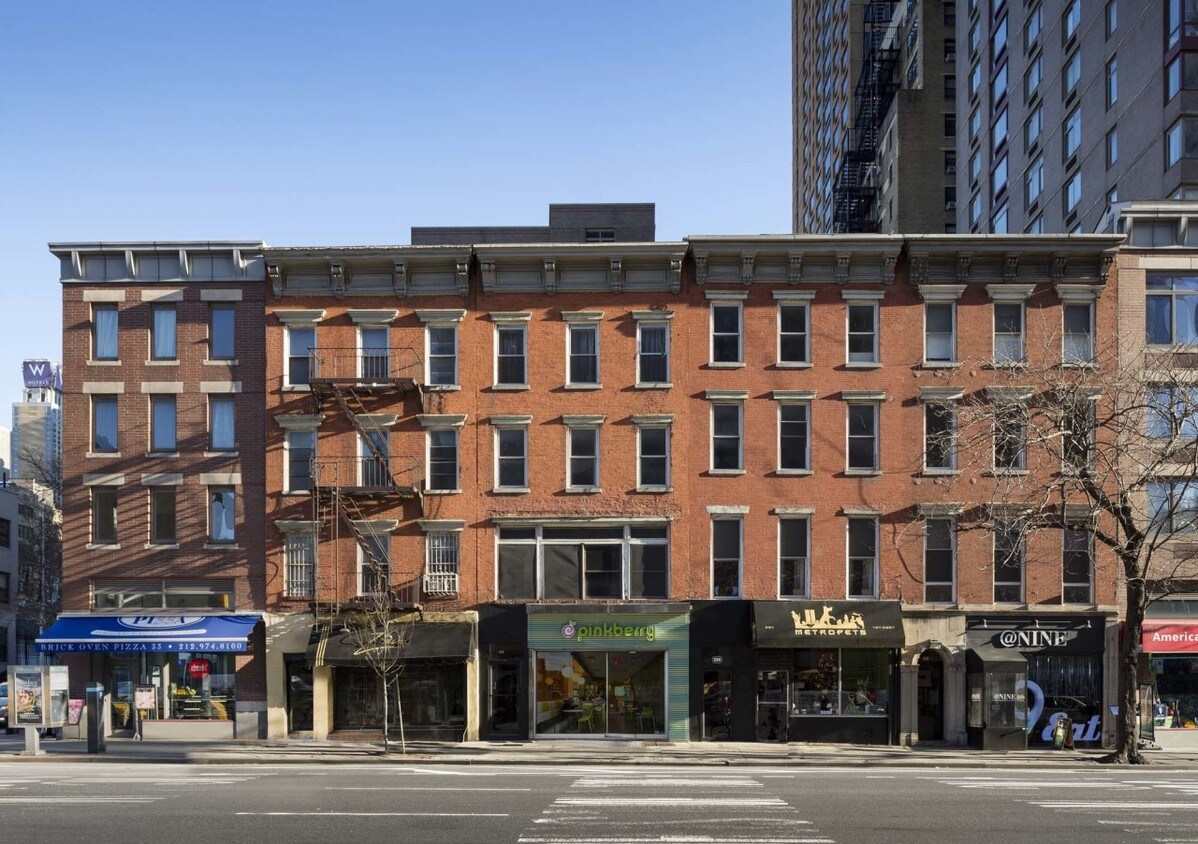 Primary Photo - 592 Ninth Avenue