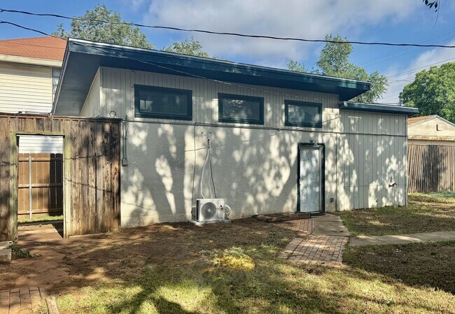 Foto del edificio - Just in Time for Summer! Adorable Efficien...