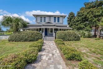 Building Photo - 2316 W Beach Dr