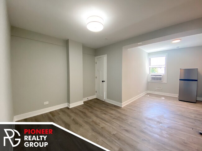 Foto del edificio - 515 W Belmont Ave