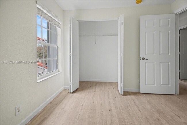 Foto del edificio - 16122 Poppyseed Cir