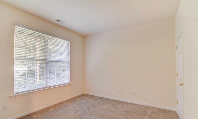 Foto del edificio - 145 Madison Square Ln