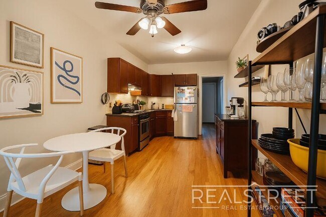 Building Photo - Lovely 2.5 Bedroom Duplex in Park Slope steps from Prospect Park