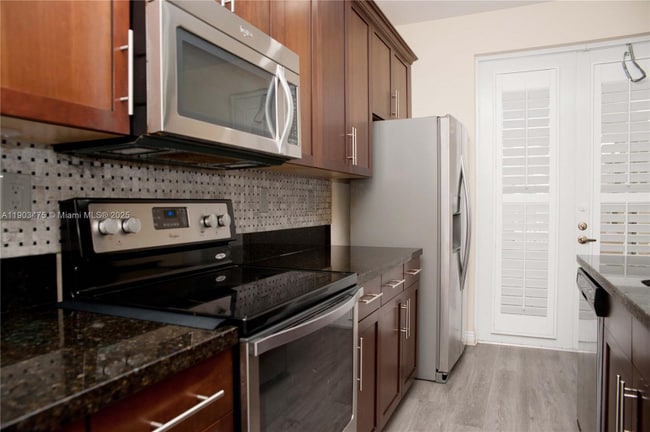 Foto del edificio - 4620 SW 15th St