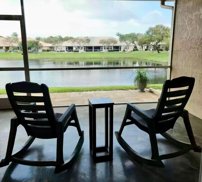 Foto del edificio - 235 Coral Trace Ln