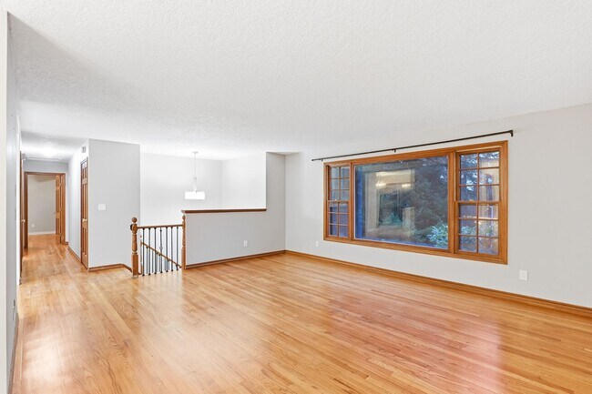 Foto del edificio - Charming Lake Oswego Home on Large Corner Lot – 3BR, 2.5BA + Bonus Room