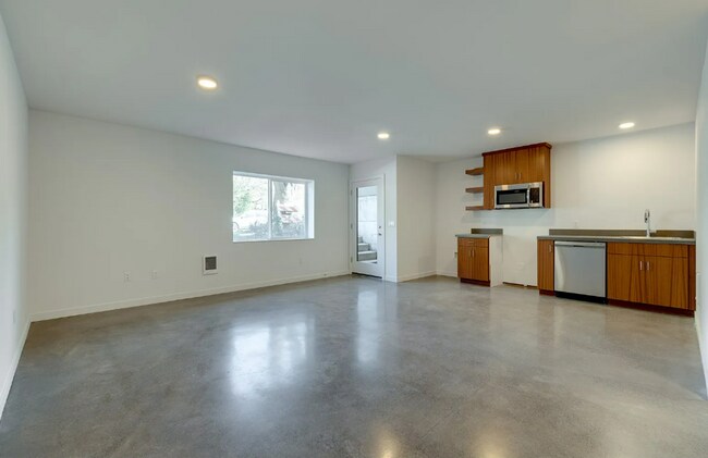 Building Photo - CRB2195