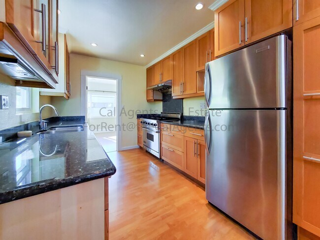 Building Photo - 961 Kains Ave