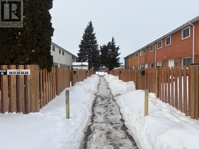 Building Photo - 19 Tracey Park Dr