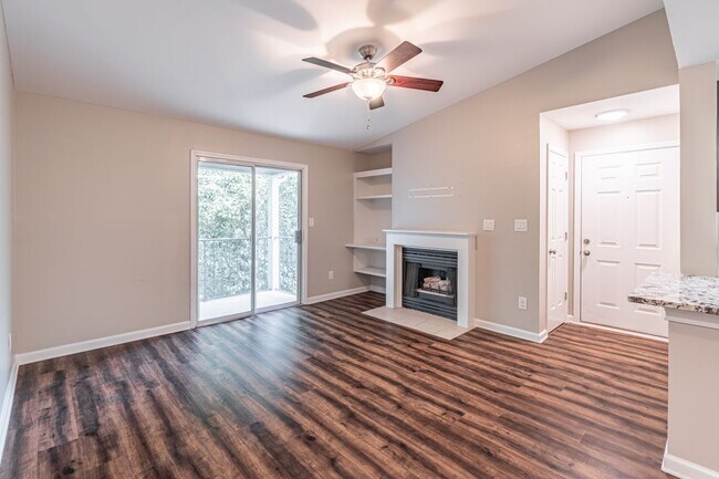 Foto del edificio - 547 Granville Ct