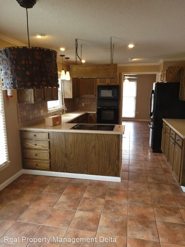 Foto del edificio - 3 br, 2.5 bath House - 304 University Dr.