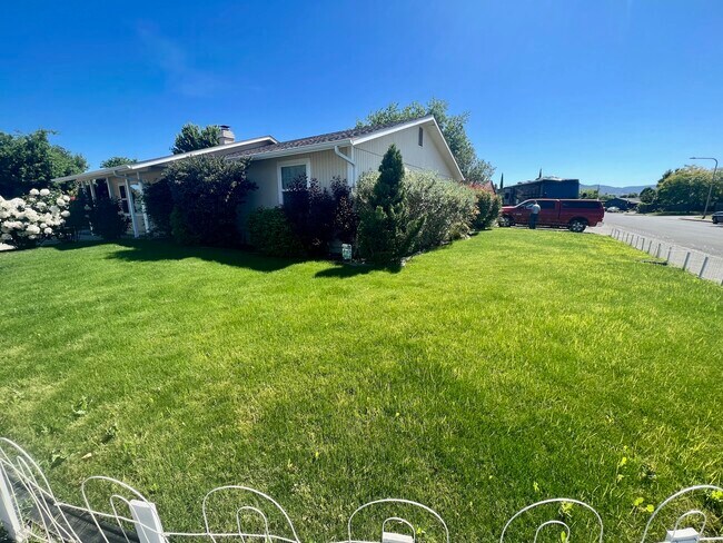 Foto del edificio - 2570 Aztec Ave