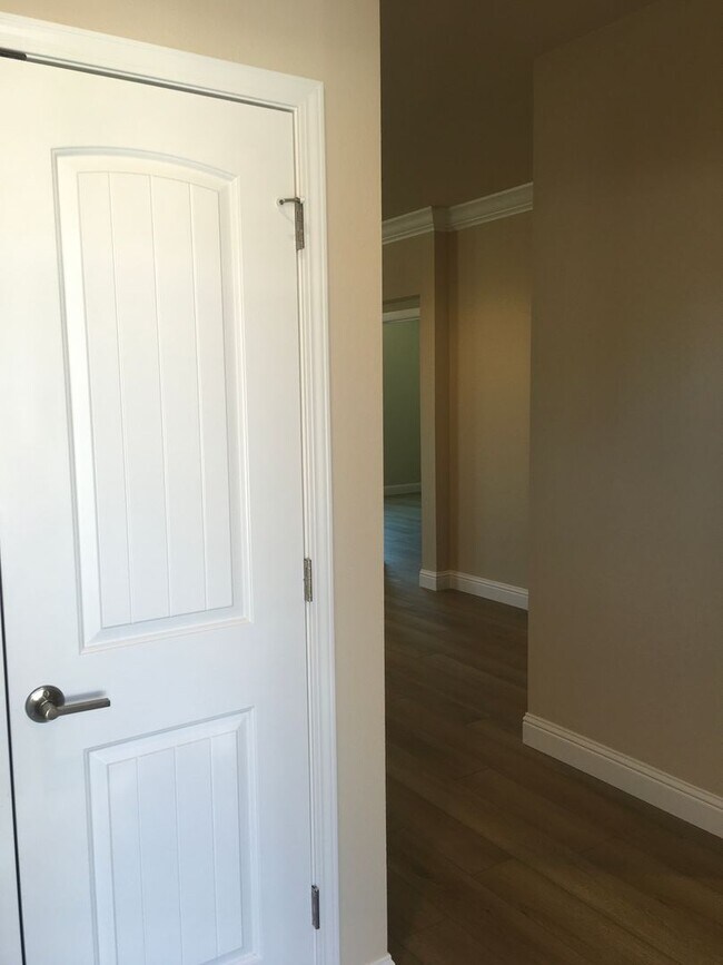 Building Photo - Villa Del Lago Subdivision 2 story townhome