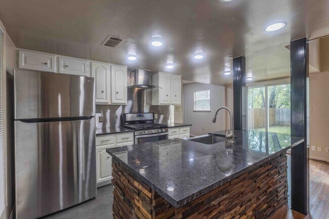 Foto del edificio - 3901 Knollwood Dr