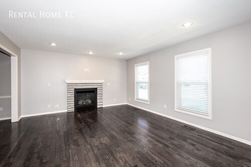 Building Photo - Totally remodeled 2-story home w/Finished ...