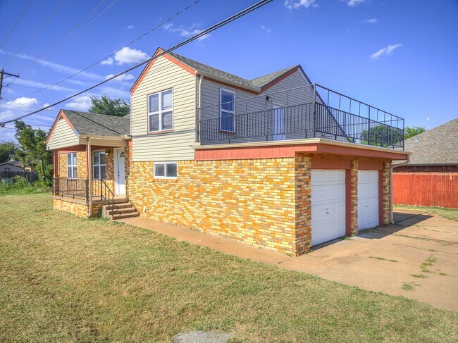 Foto del edificio - Charming Home + Balcony + Centrally Located in OKC + 3 bedrooms