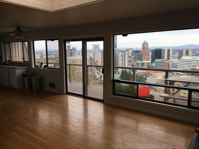 Foto del edificio - 3 br, 2 bath House - 2350 SW Hoffman Ave.