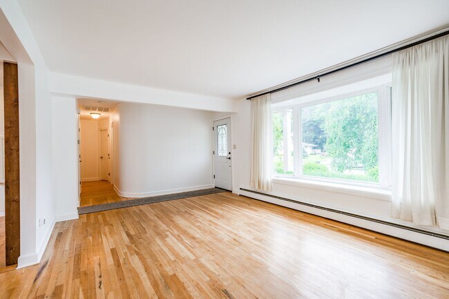 Building Photo - 23 Raven Dr