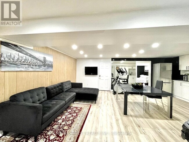 Building Photo - 5795 Tenth Line W