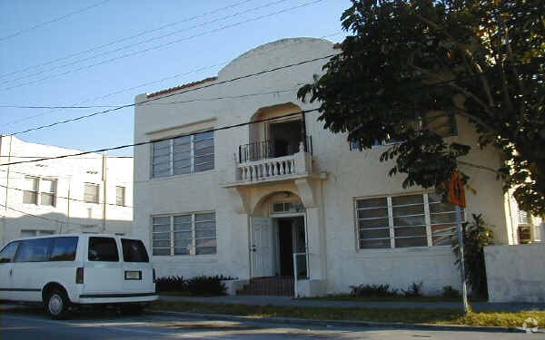 Building Photo - 417 SW 32nd Ave