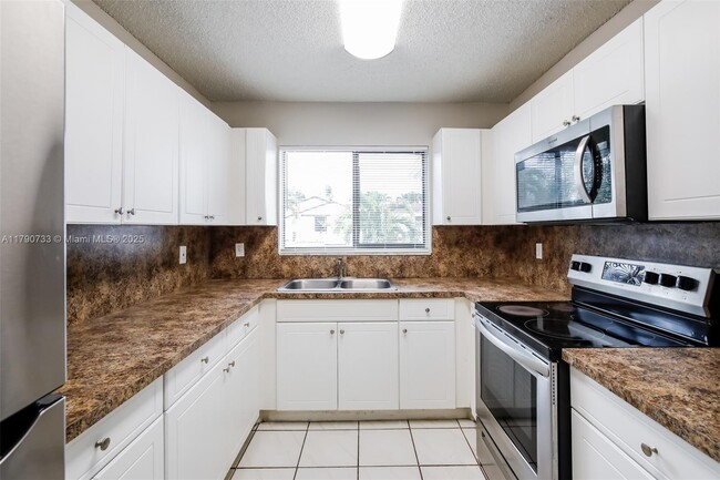 Foto del edificio - 5360 NW 197th Ln