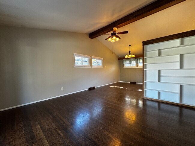 Foto del edificio - 556 Joshua Dr