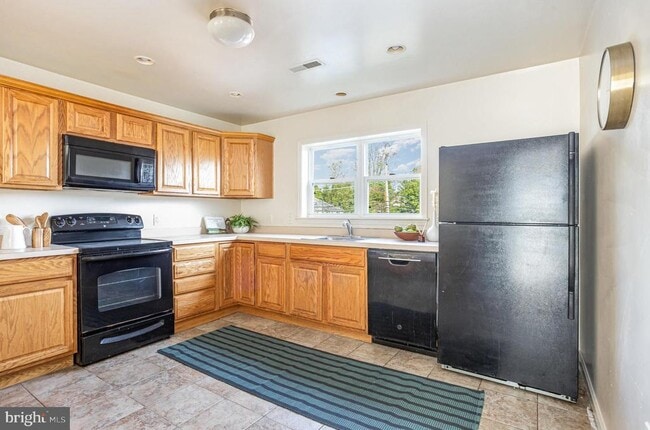 Building Photo - 5227 Crowson Ave