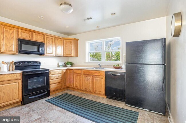 Building Photo - 5237 Crowson Ave