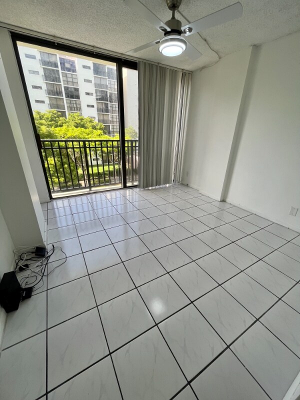 Foto del edificio - 16909 N Bay Rd
