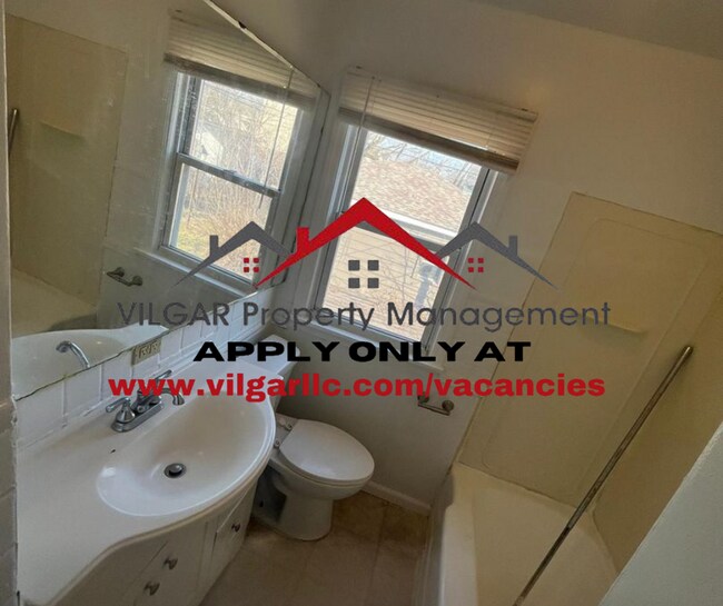 Building Photo - 3.5 beds, 1 bath, 2 story home in Gary, IN