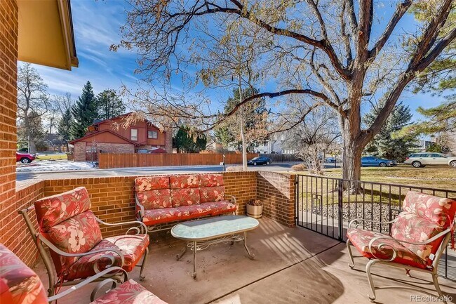 Outdoor enclosed front patio - 133 Minturn Ave