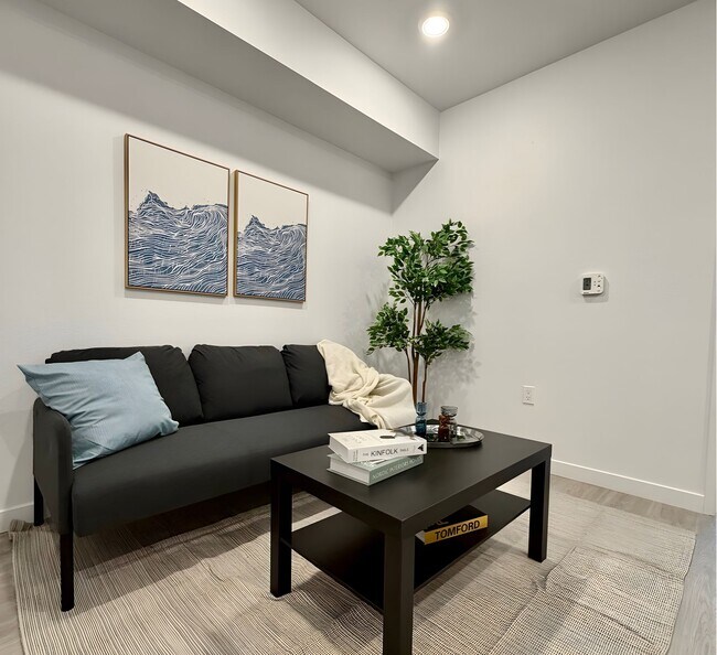 Foto del edificio - Gorgeous 1 bed/1 bath and Studio units ~ LA City Section 8 Voucher Accepted!