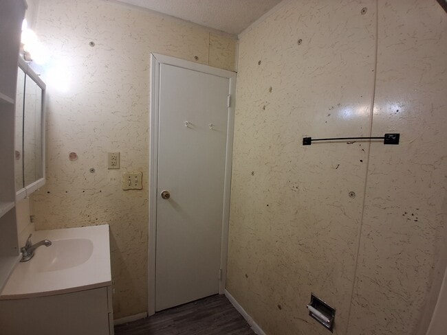 Building Photo - 920 Timberline-