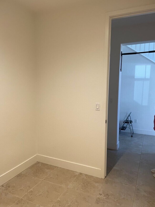 Foto del edificio - Spacious 3 Bedroom Home in Quiet Neighborhood - Solar Included!