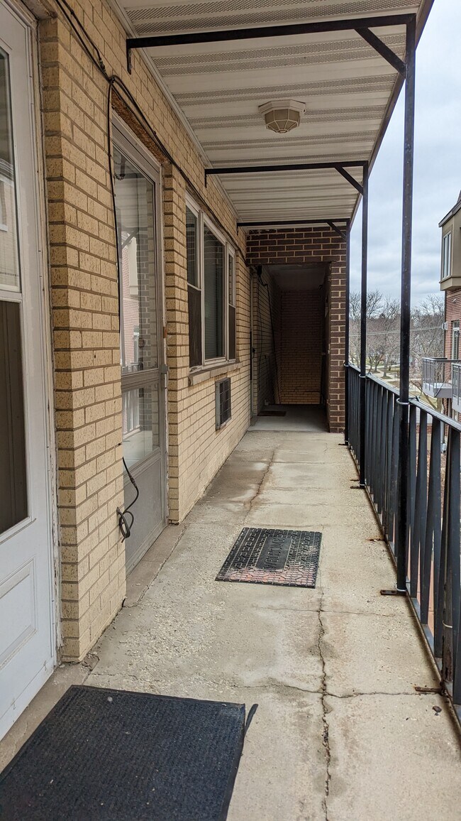Exterior Entry - 924 Warren Ave