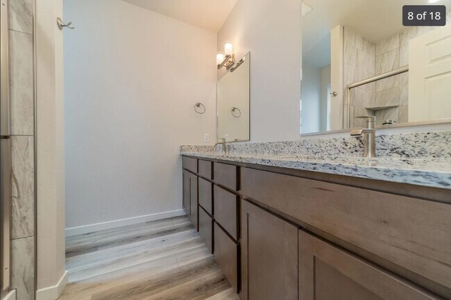 Foto del edificio - 2452 Park Vista St