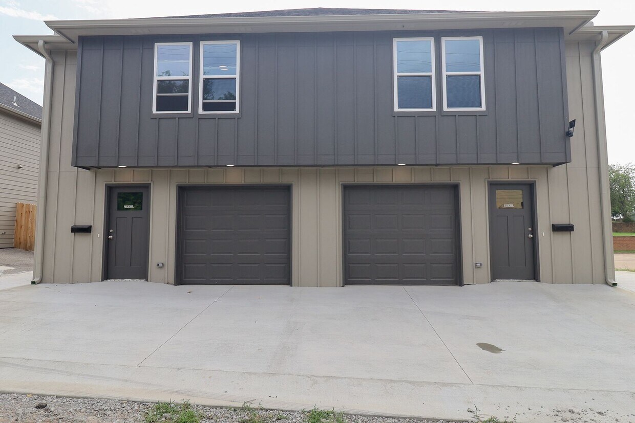 Foto principal - First Month Free! Lovely Home for Rent -21...