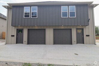 Building Photo - 216 N Cleveland Ave