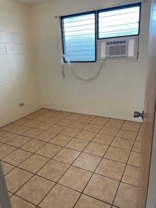Air Cond Left Room - 623 McNeill St
