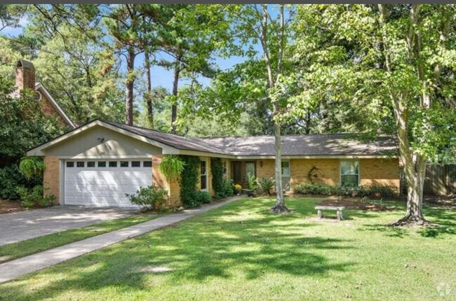 Building Photo - 102 Robinhood Dr