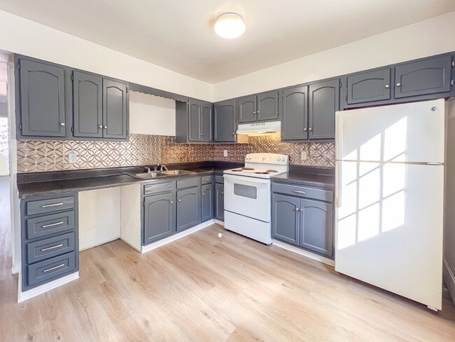 Building Photo - 13 Fox Hill Dr