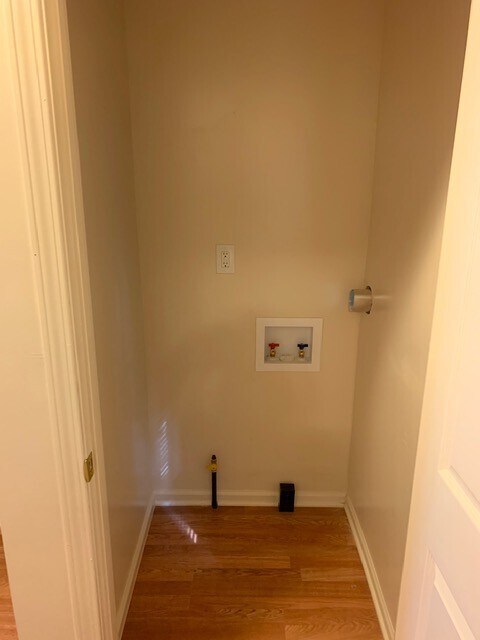 Foto del edificio - $910.00 - 2 Beds | 1 Bath House in Burton with a basement & deck