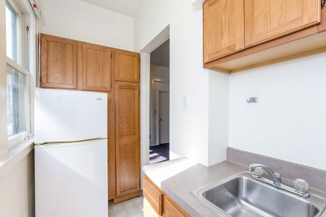 Building Photo - Twin Oaks