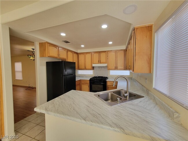 Foto del edificio - 9760 Ocotillo Falls Ave