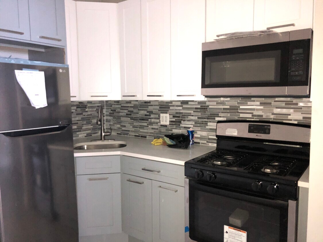 Primary Photo - 524 Mercer St