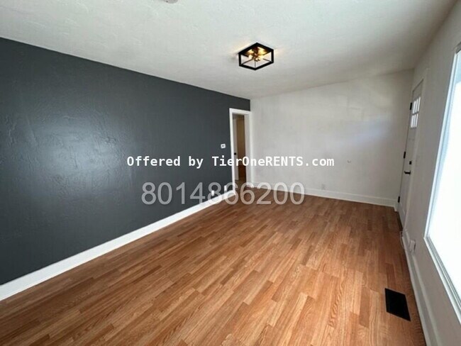 Building Photo - Move-in special: $500 off First months rent