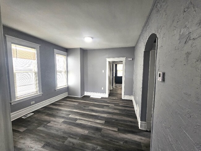 Building Photo - 41 W 107th St